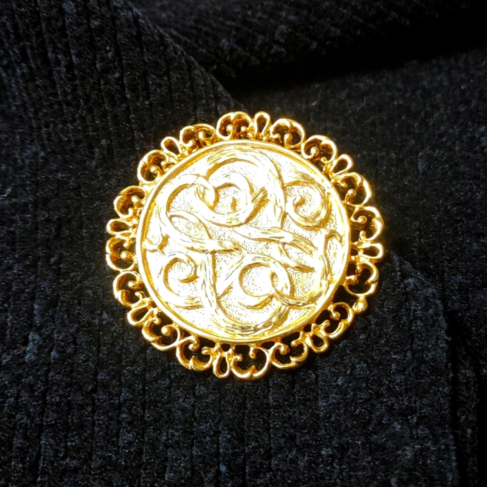 Brooch Broach Jewelry Gold Tone Swirl Design